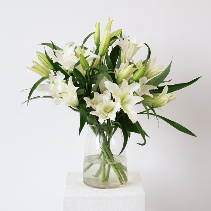 Oriental Lilies En Masse
