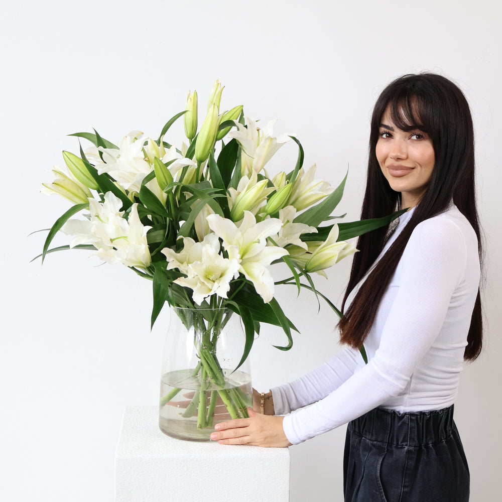 Oriental Lilies En Masse