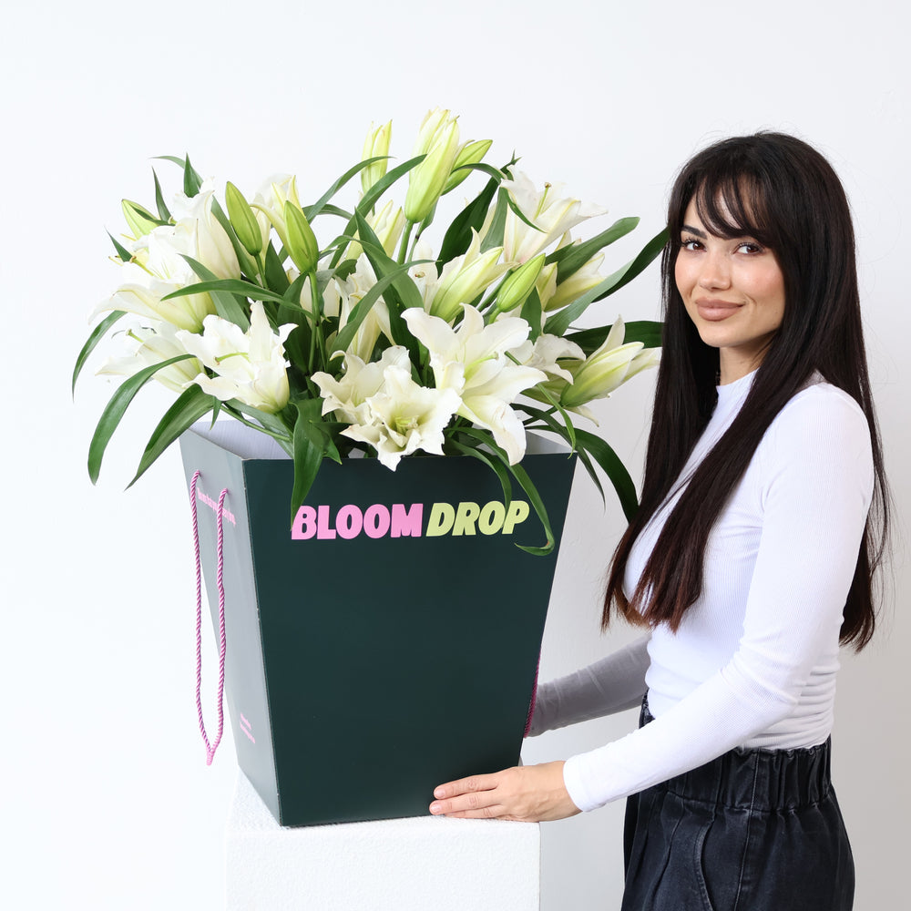 Oriental Lilies En Masse