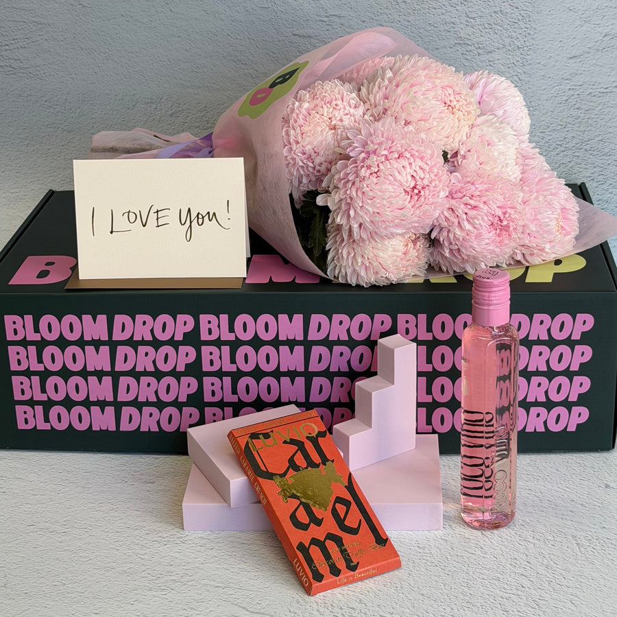 I Love You Gift Hamper – Flowers, Wine & Chocolate